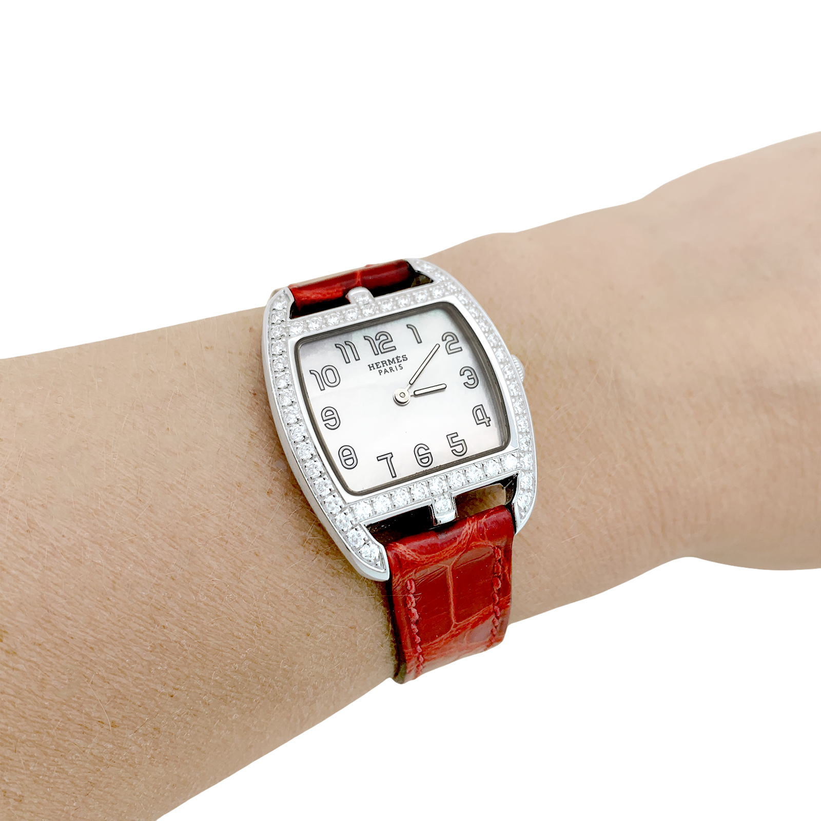 Montre Hermès modèle "Cape Cod Tonneau" en acier et diamants sur cuir. 5