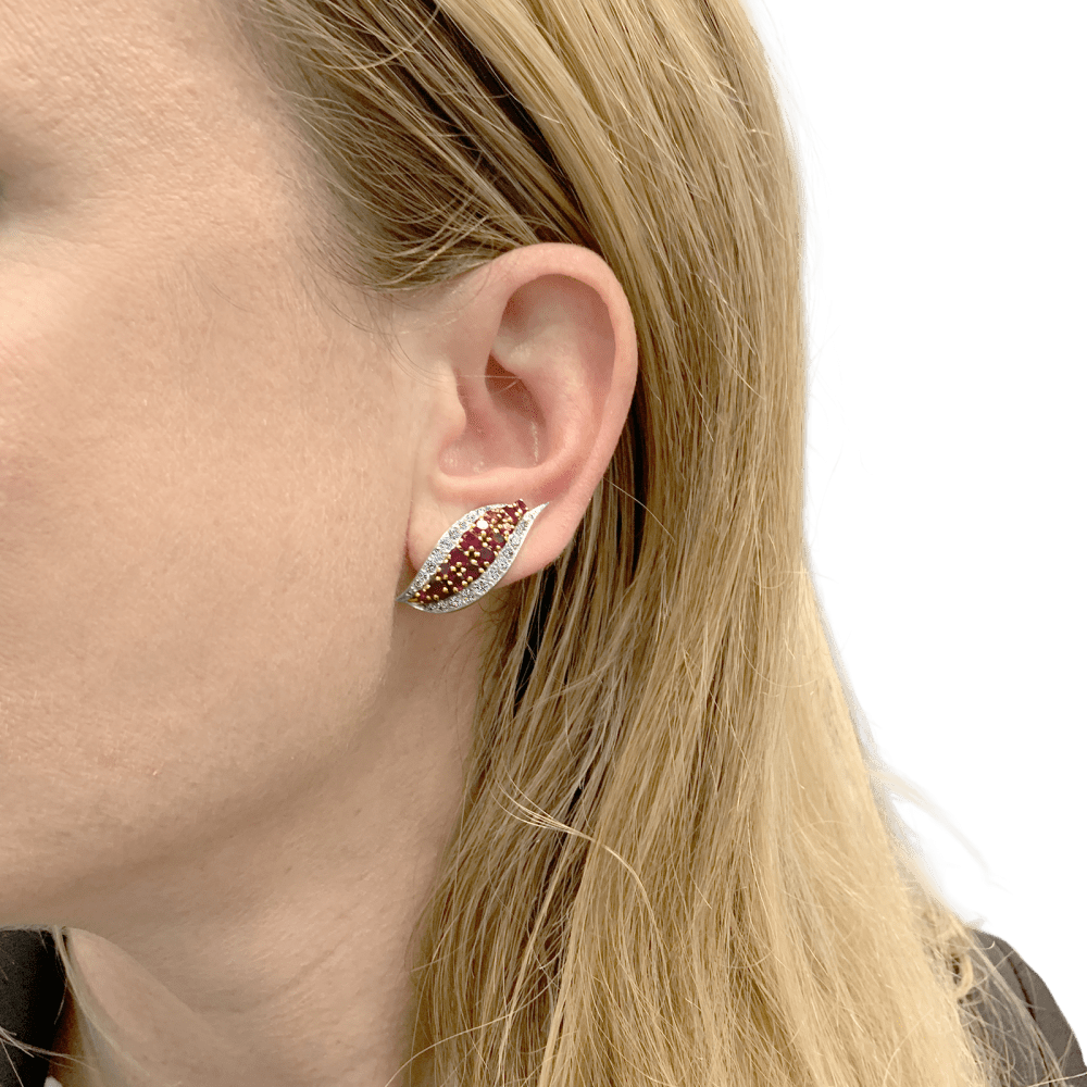 Boucles d'oreilles platine, or jaune, rubis et diamants. 6