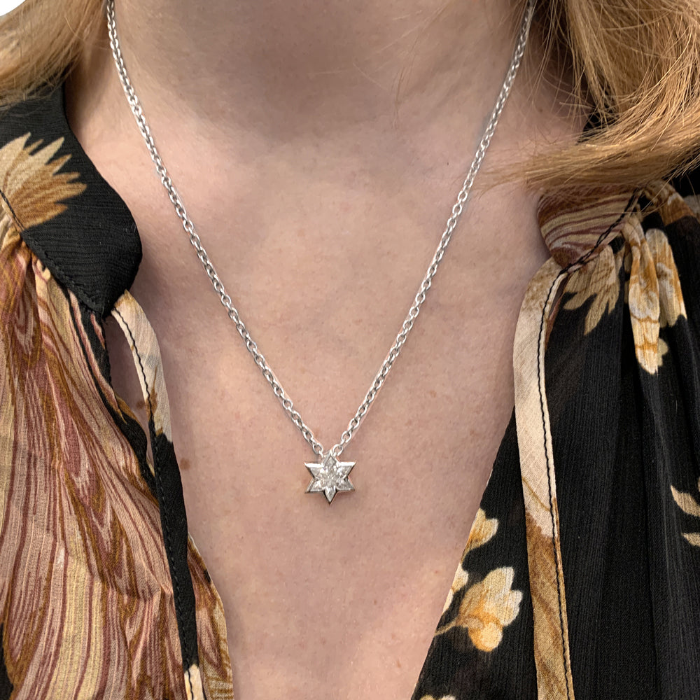 Pendentif en or blanc, étoile diamants. 6
