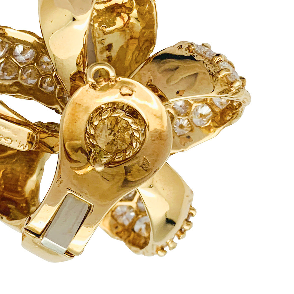 Grosses boucles d’oreilles fleurs M.Gérard en or jaune et diamants 3