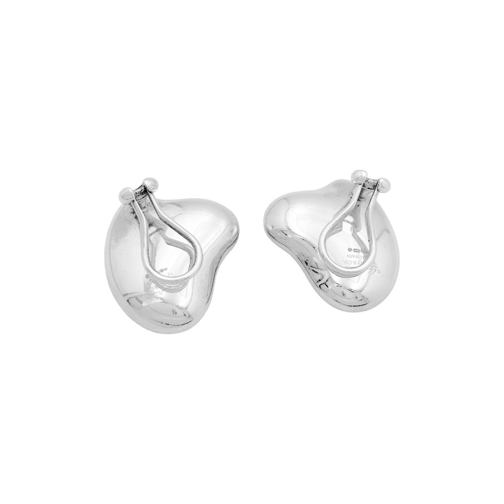 Boucles d'oreilles TIFFANY & CO x Elsa Peretti, «Cœur Bean » en argent. 6
