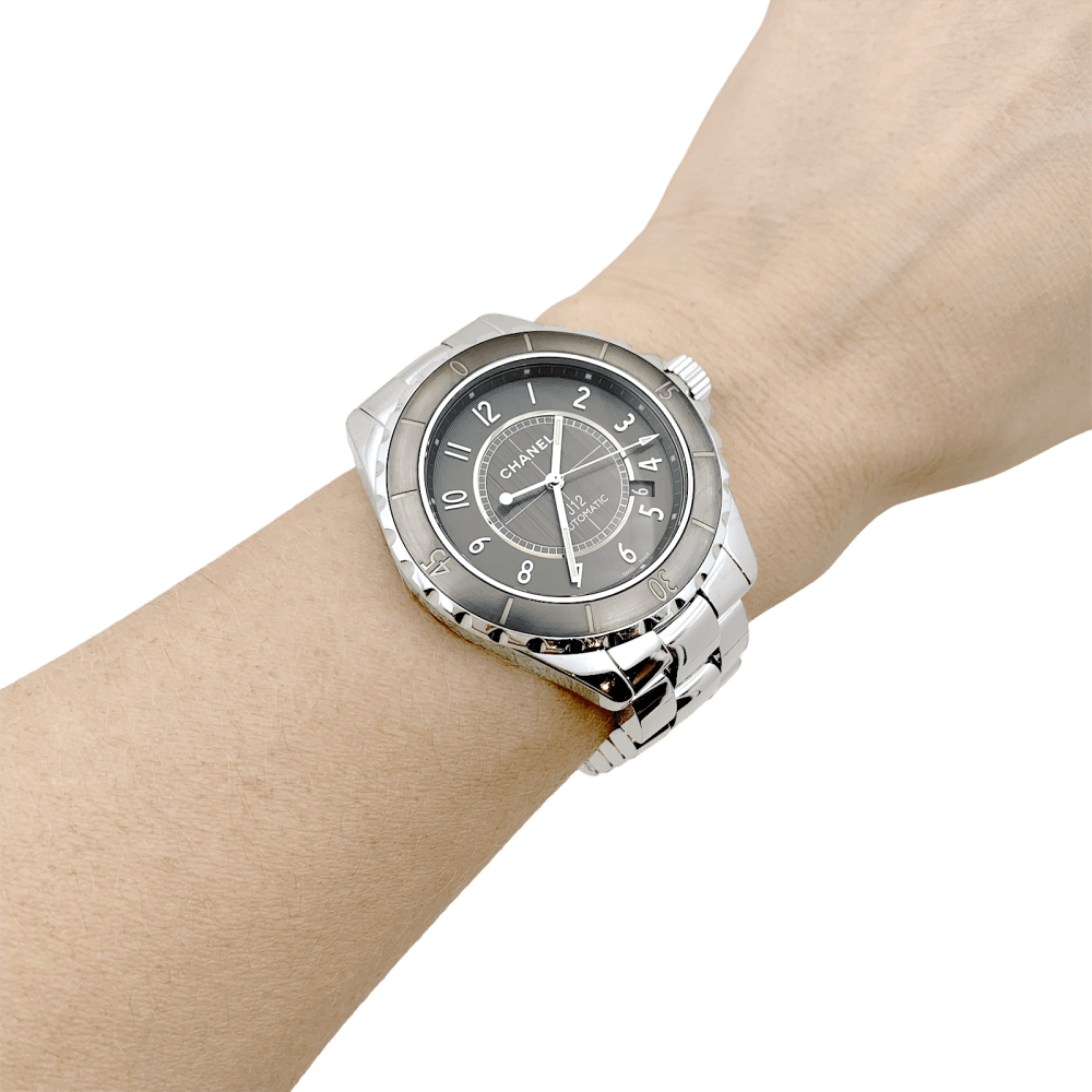 Montre Femme CHANEL « Chromatic », céramique de titane. 5