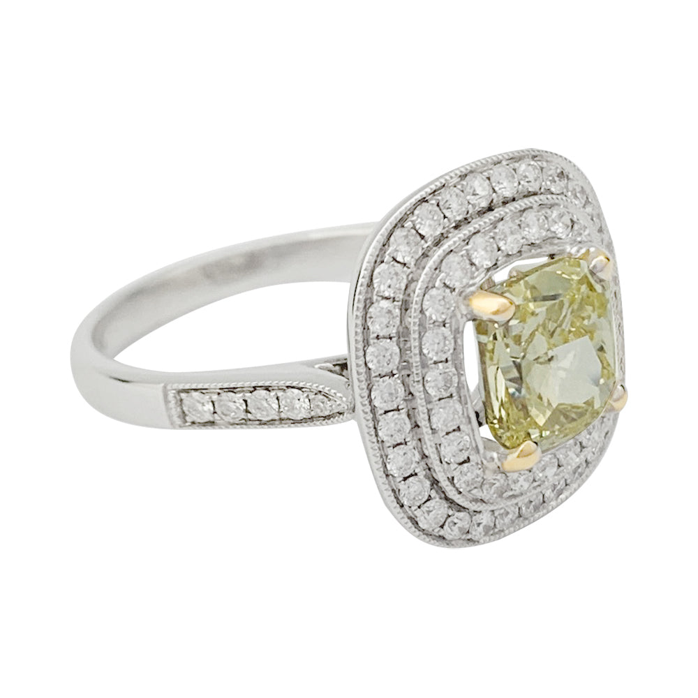 Bague or blanc, diamants et d'un diamant jaune de 2 carats 8