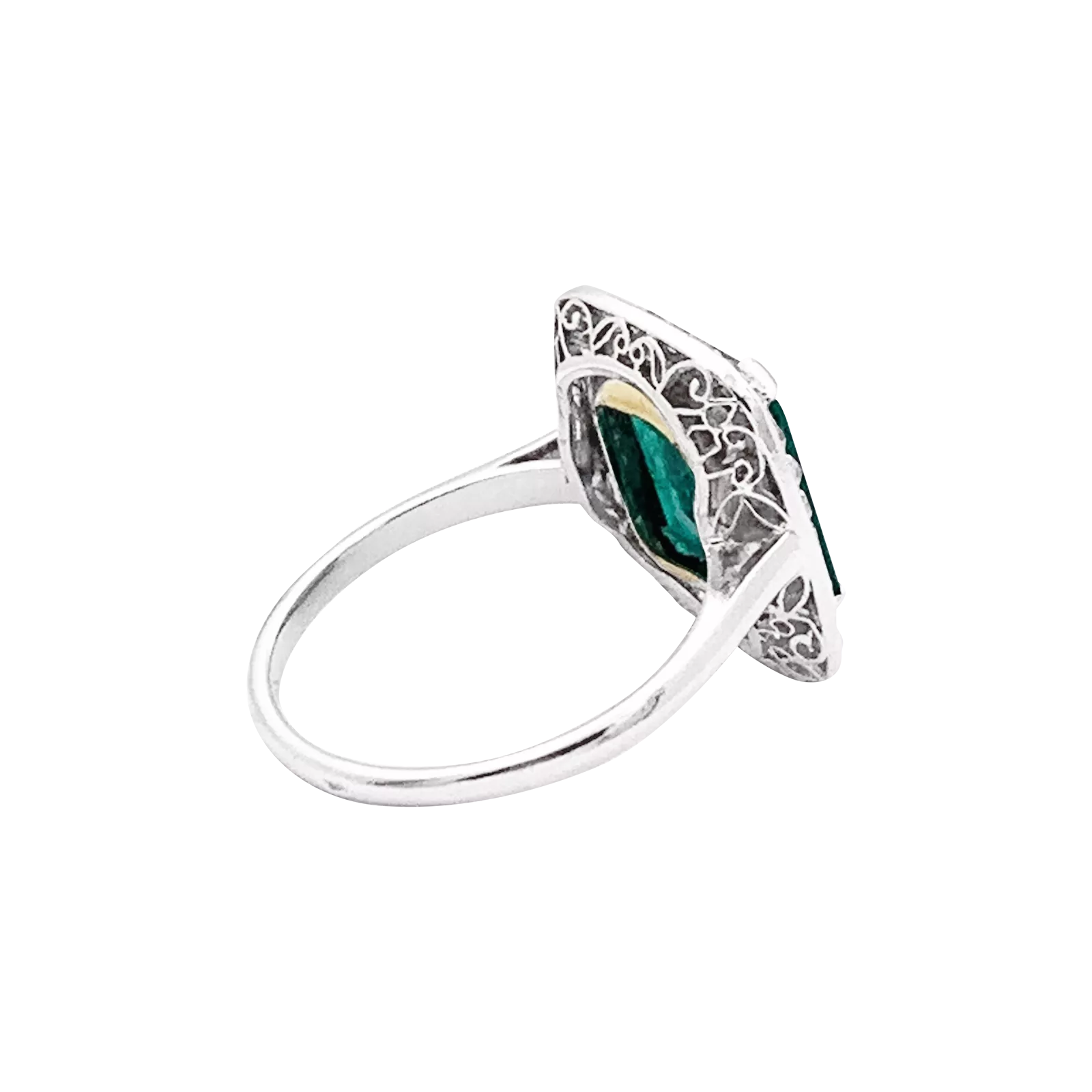 Bague ancienne, émeraude, platine et diamants. 5