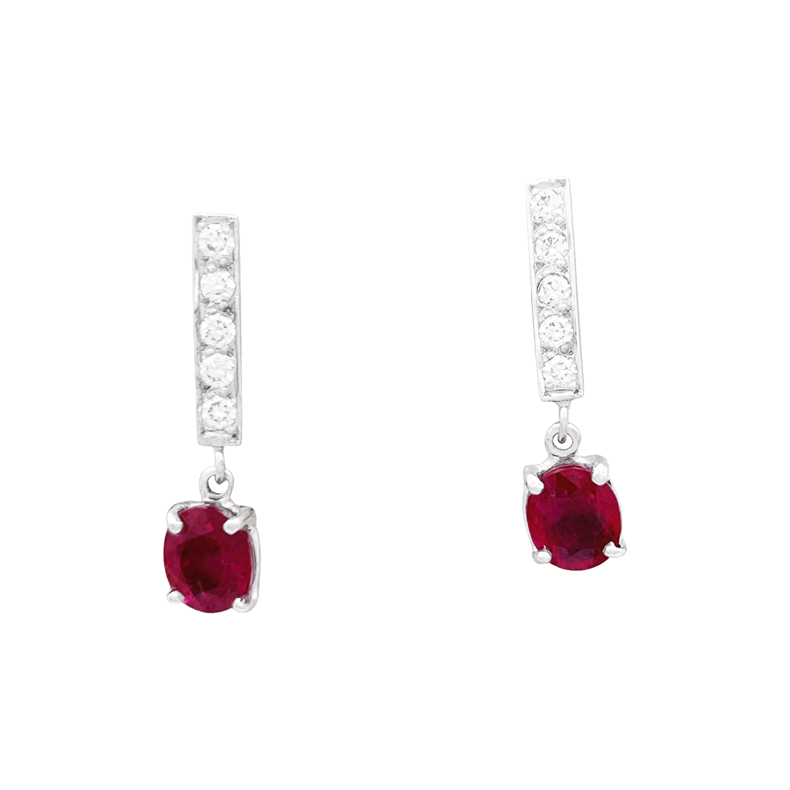 Pendants d'oreilles or blanc, diamants et rubis. 1