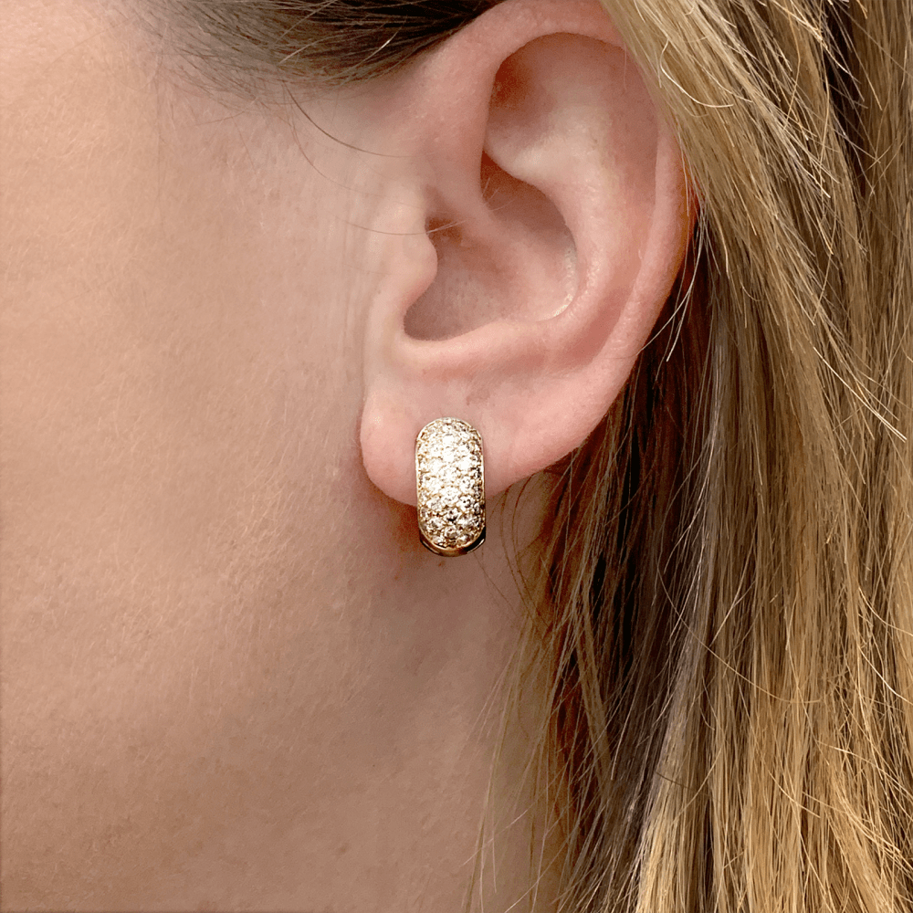 Paire de créoles or jaune, diamants. 6