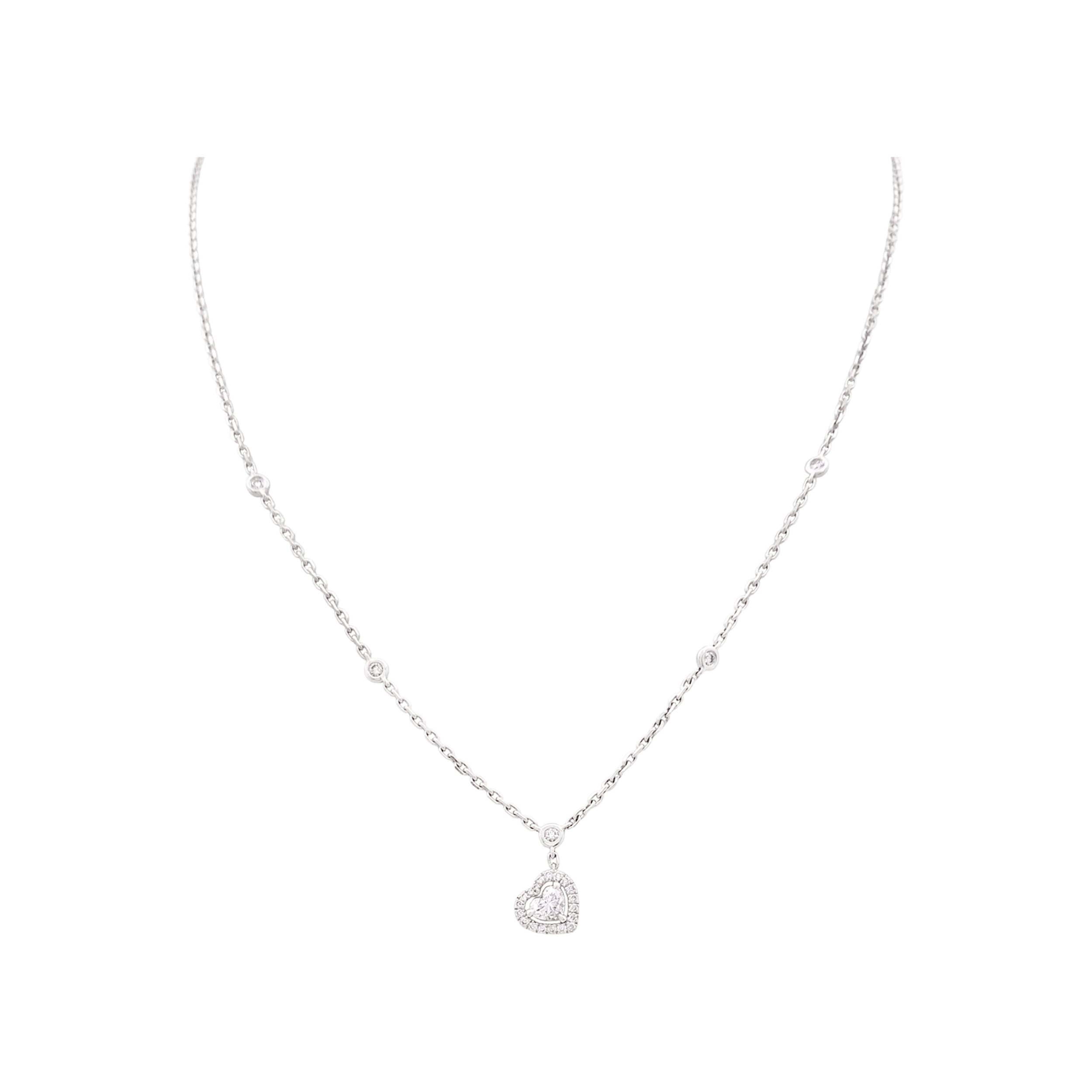 Collier Messika, « Joy Taille Cœur » en or blanc et diamants. 1
