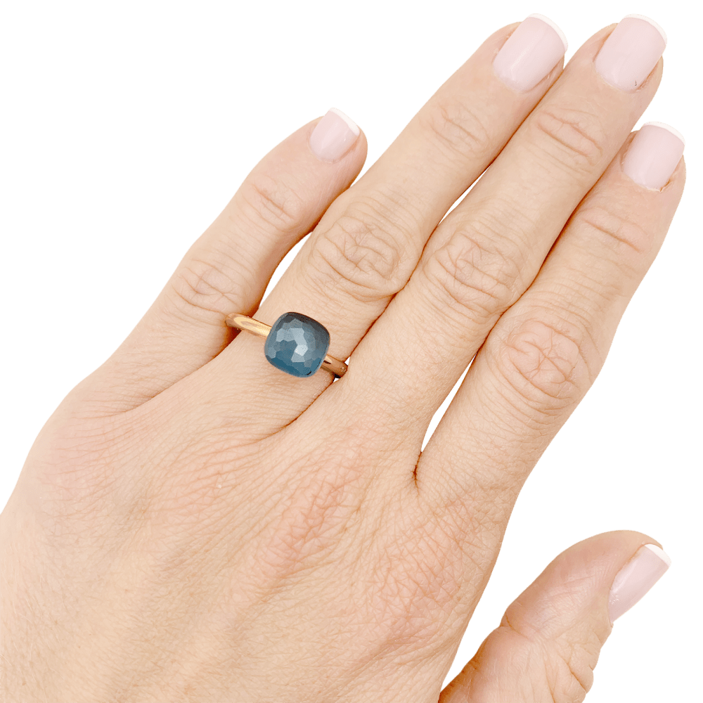 Bague Pomellato, « Nudo Petit», or blanc, or rose, topaze blue London. 6