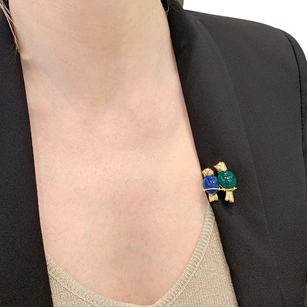Broche Cartier "Inséparables" or jaune, diamants, pierres de couleur. 2