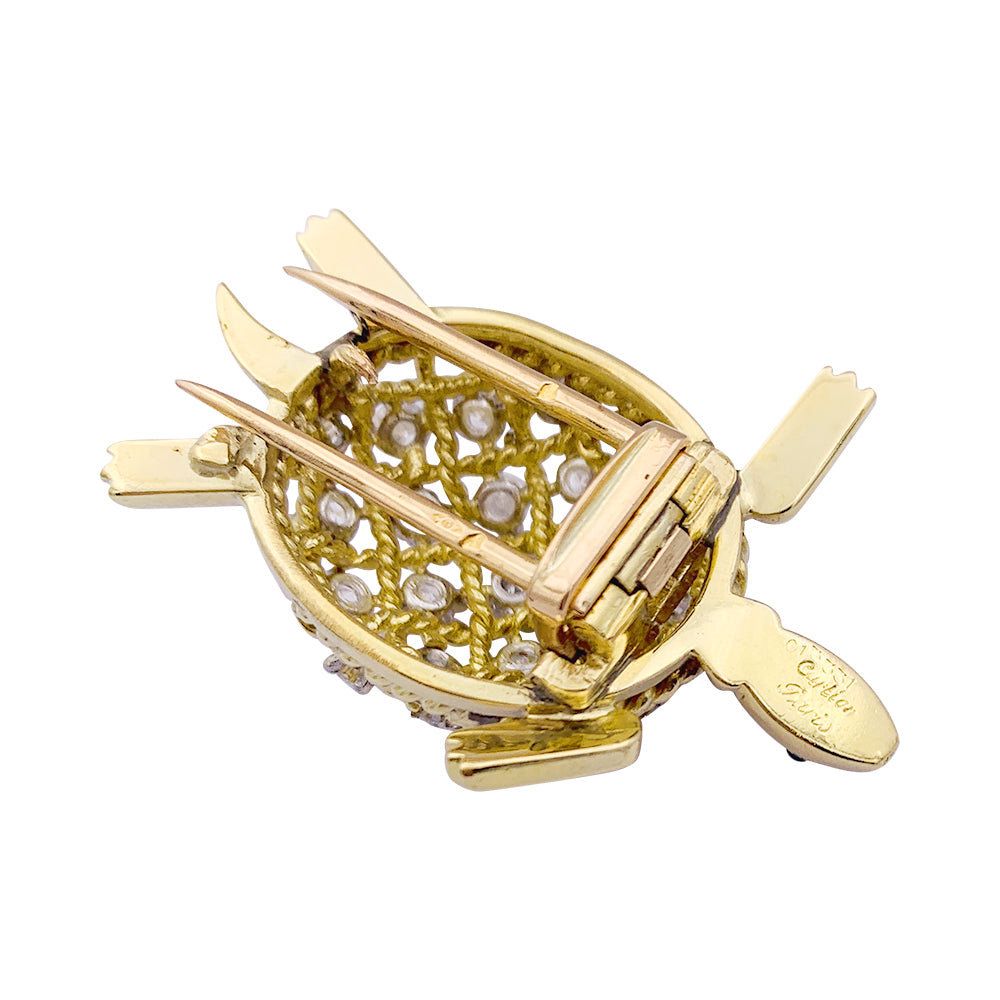 Broche Cartier vintage, "Tortue", or jaune et diamants. 3