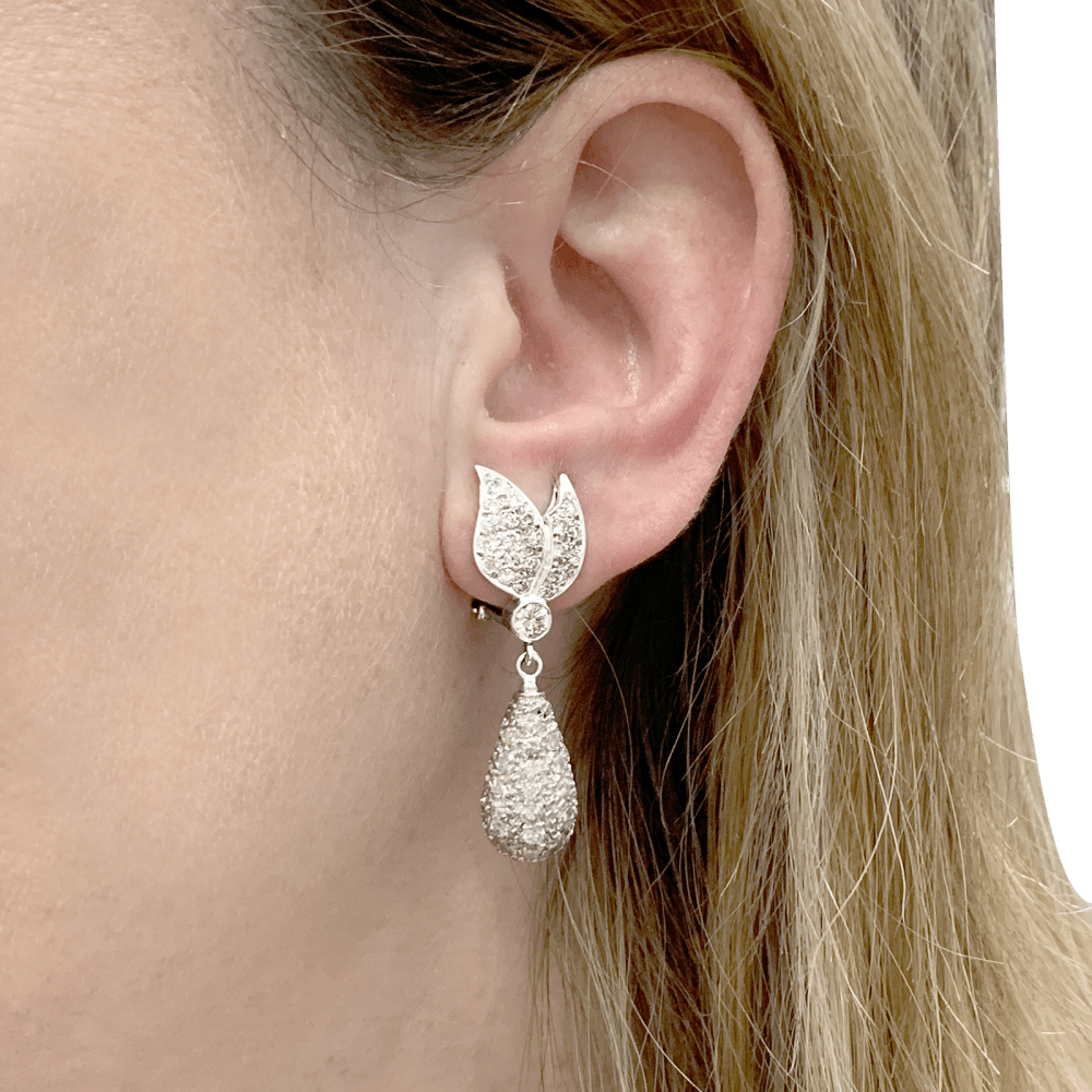 Boucles d'oreilles or blanc et diamants. 7