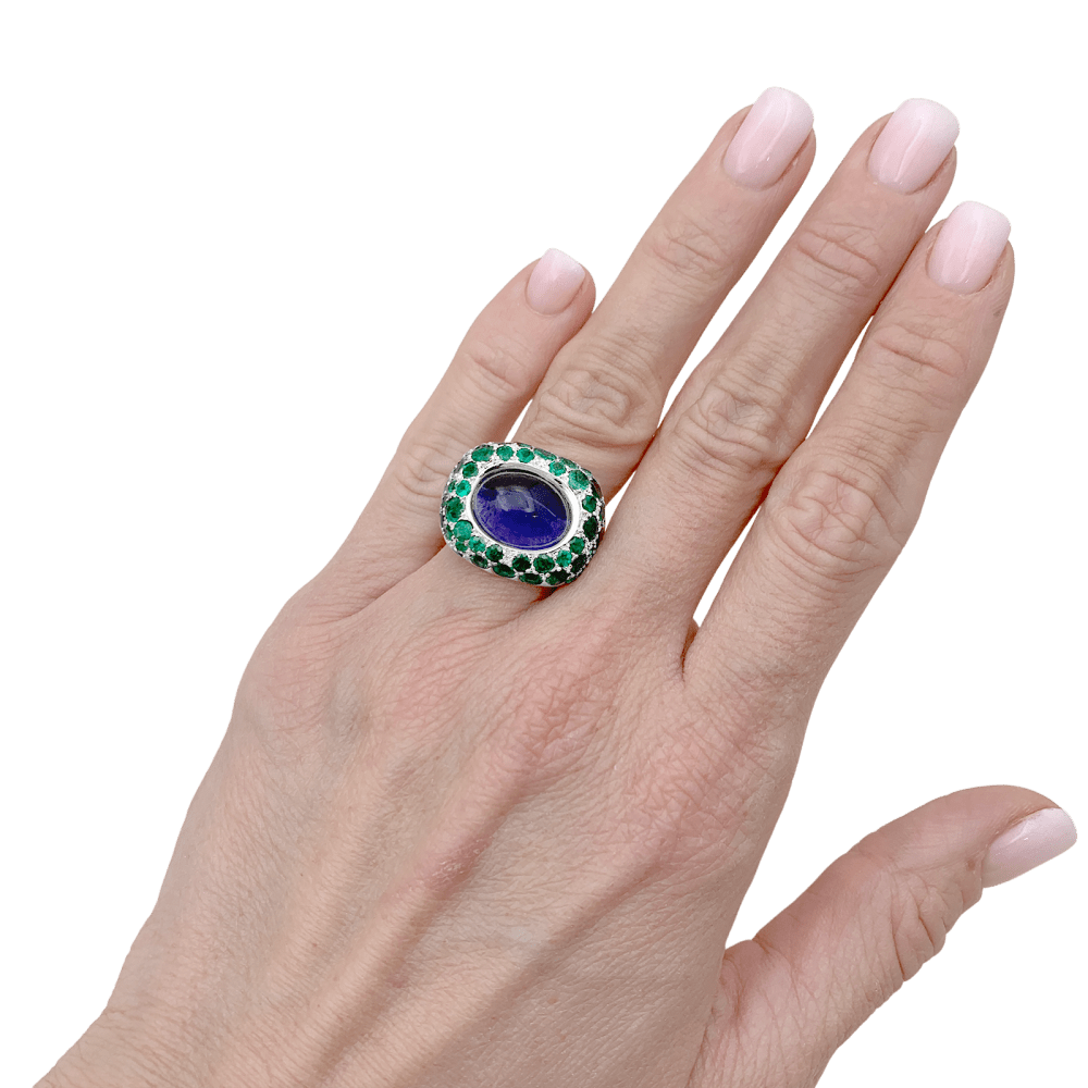 Bague Poiray « Cabaret » or blanc, iolite et émeraudes. 6