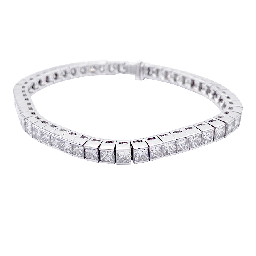 Bracelet ligne or blanc et diamants taille princesse. 3