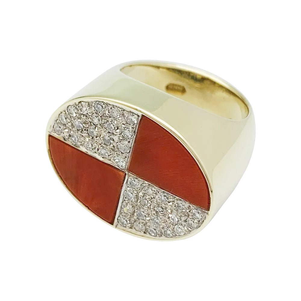 Chevalière vintage deux ors, corail et diamants. 3