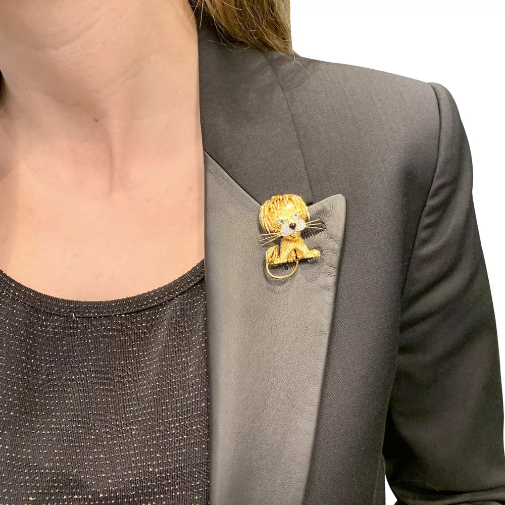 Clip Van Cleef & Arpels, "Lion Ebouriffé", or jaune, émeraude, diamants. 6