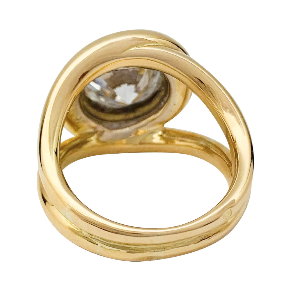 Une bague astragale en or 750/000, centrée d’un diamant 2,78 carats qualité F/ VS2. Poids brut: 11,6 grammes. Certificat LFG 393672, 2022. 4