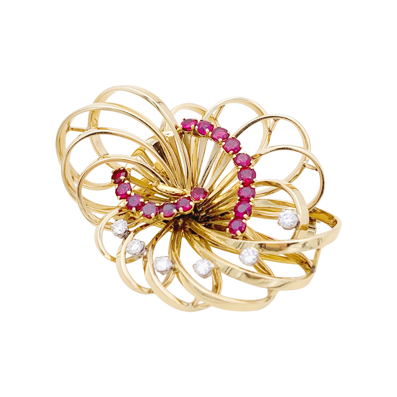 Broche BOUCHERON, or jaune, platine, rubis et diamants. 2