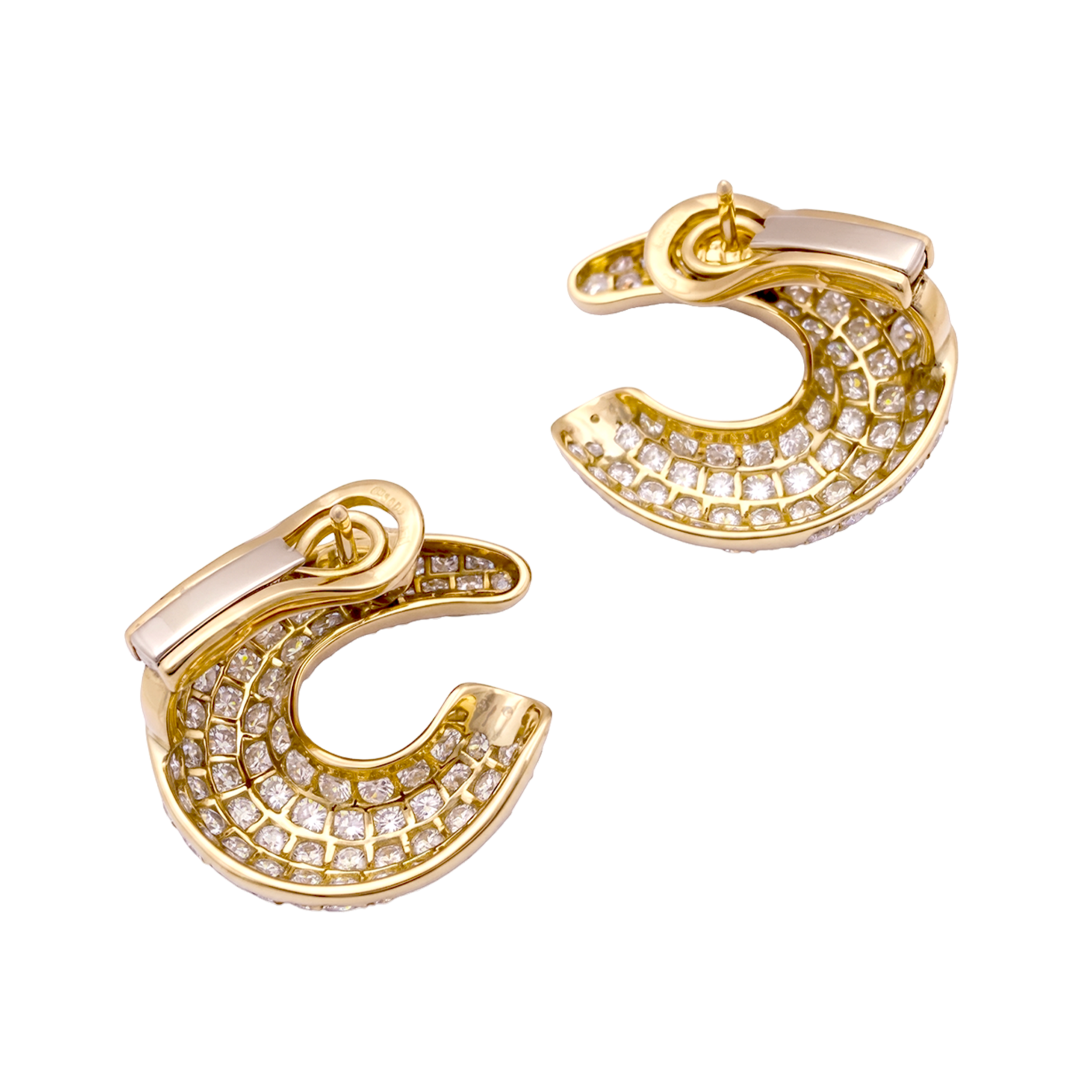 Boucles d'oreilles créoles en or jaune et diamants. 3