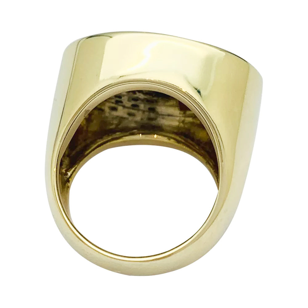 Chevalière vintage deux ors, corail et diamants. 8