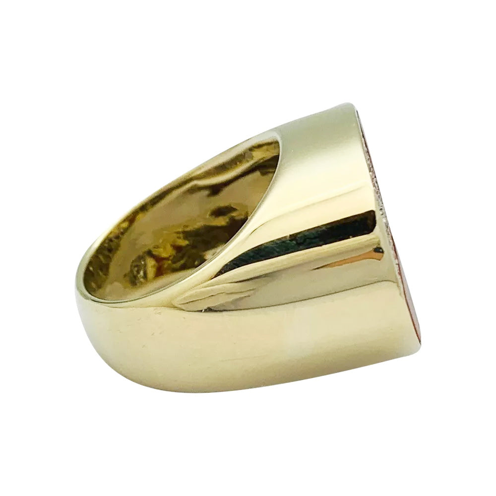 Chevalière vintage deux ors, corail et diamants. 7
