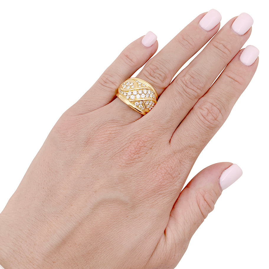Bague pavage or jaune, diamants. 6