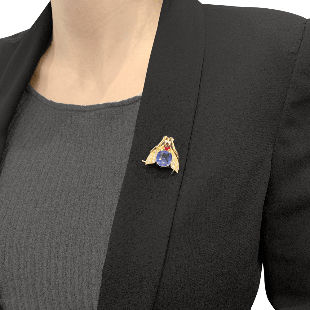 Broche Van Cleef & Arpels, « Abeille », platine, or jaune, saphir, rubis et diamants. 8