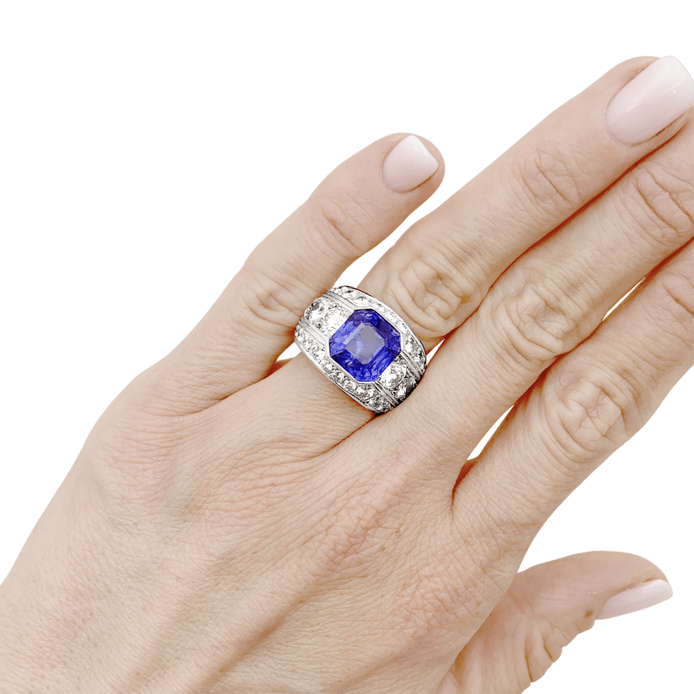 Bague platine, saphir et diamants. 5