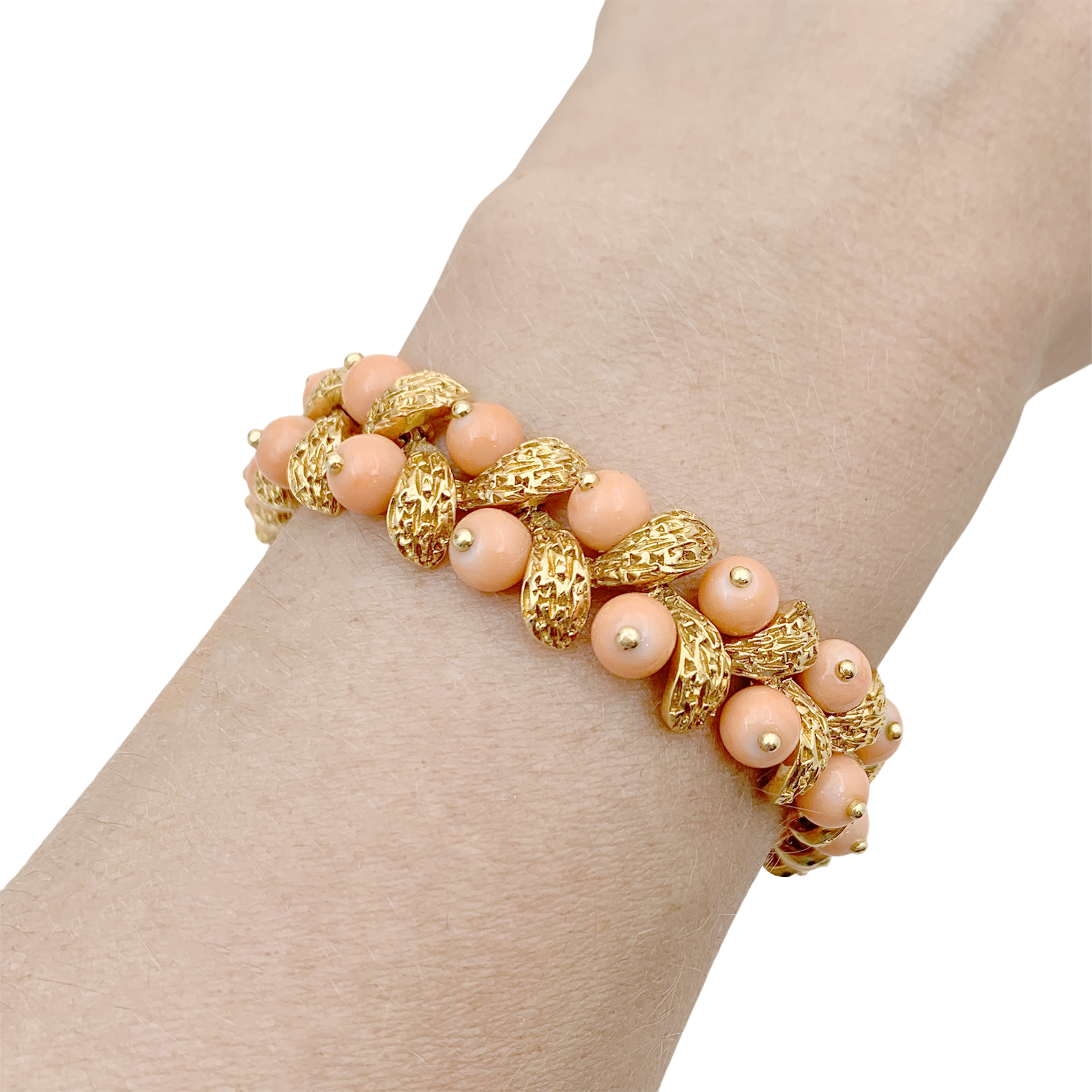 Bracelet Van Cleef & Arpels, “Gui”, or jaune, corail peau d’ange. 6