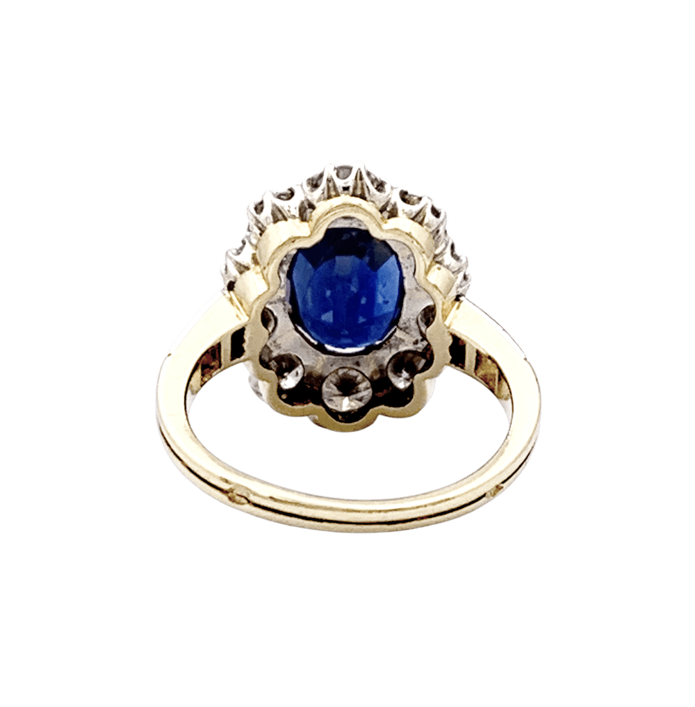 Bague en or jaune et blanc, saphir, diamants. 4