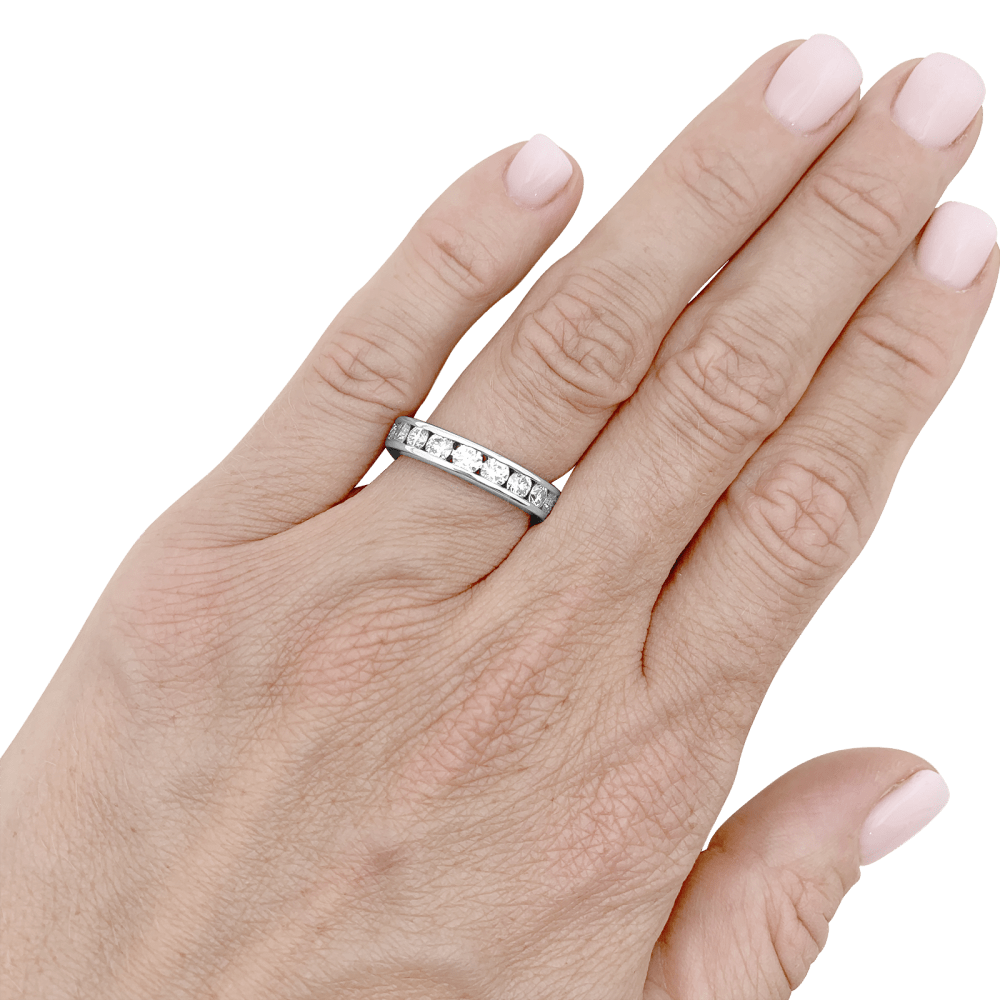 Bague alliance tour complet diamants, or blanc. 6