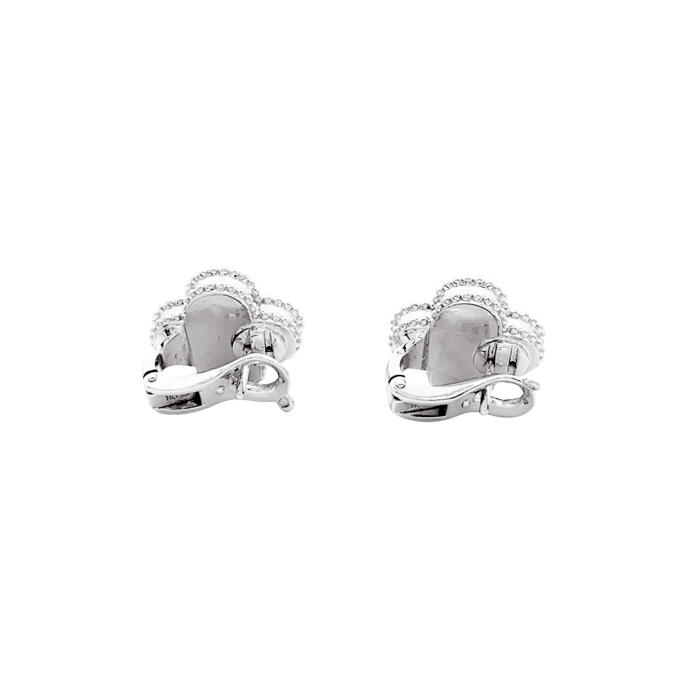Boucles d'oreilles Van Cleef & Arpels, "Vintage Alhambra", or blanc. 4