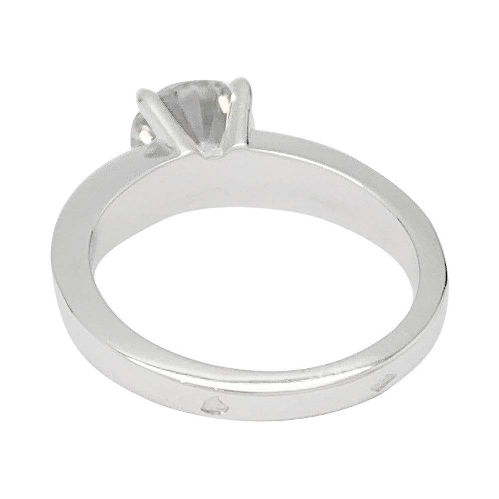 Bague solitaire accompagné de diamants baguette. 2