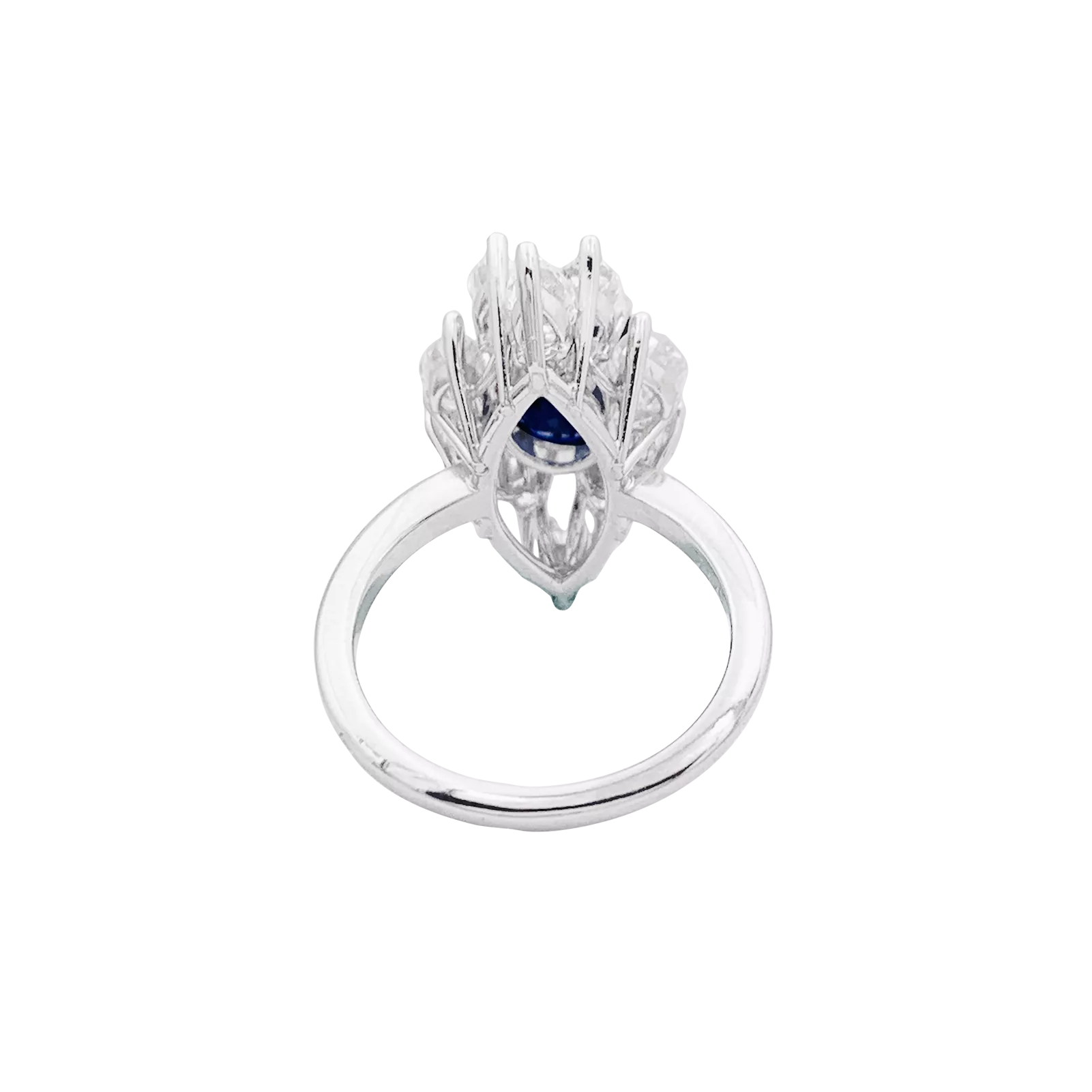 Bague navette or blanc, saphir et diamants 4