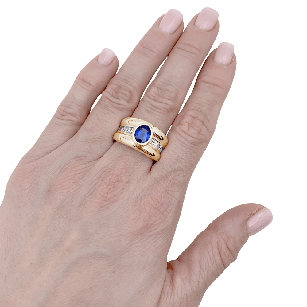 Bague or jaune, saphir et diamants. 6