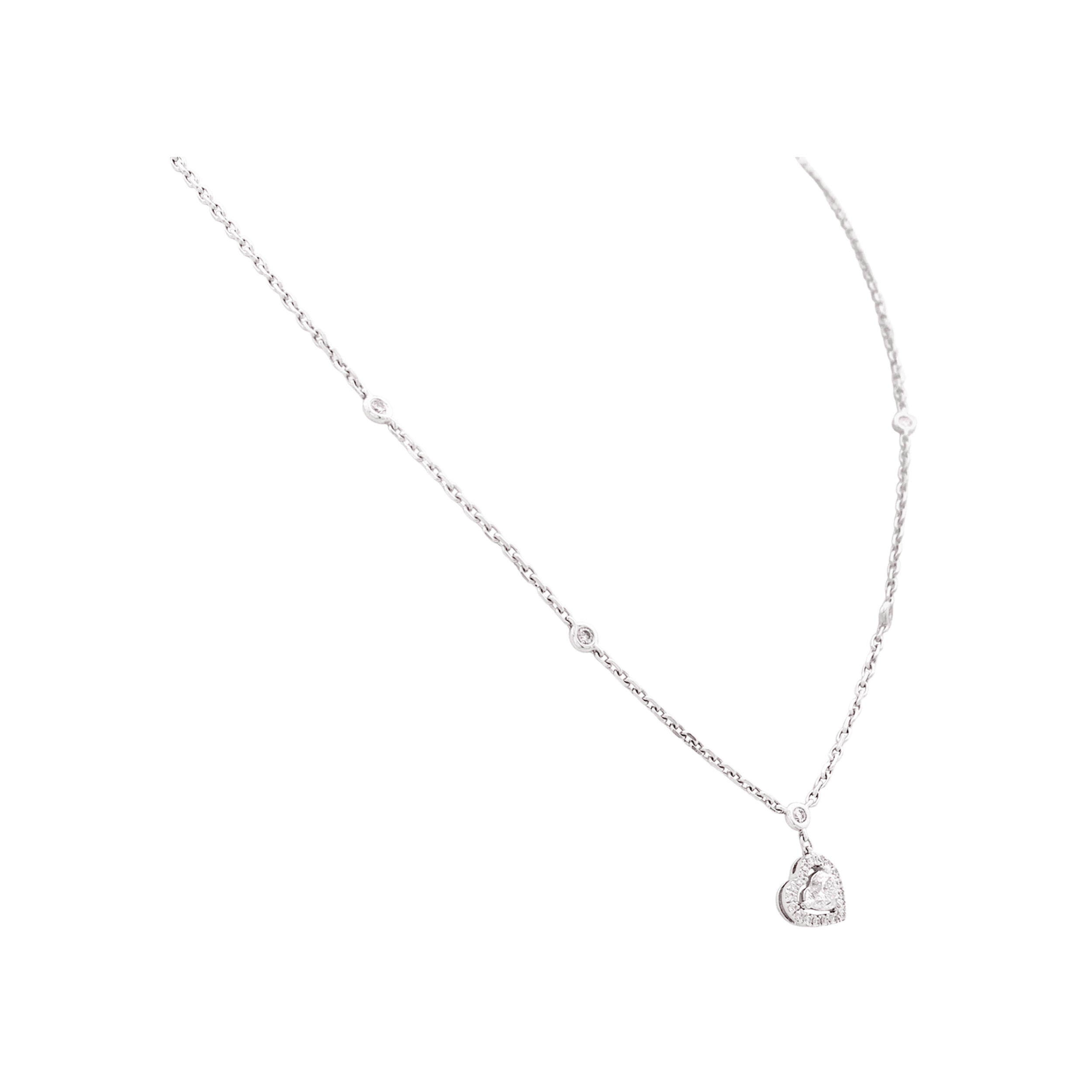 Collier Messika, « Joy Taille Cœur » en or blanc et diamants. 2