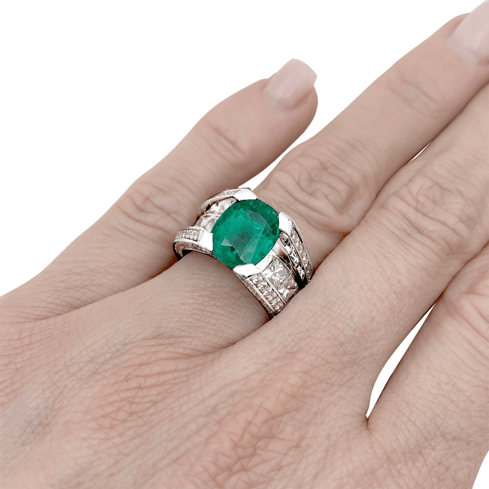 Bague or blanc, émeraude et diamants. 8