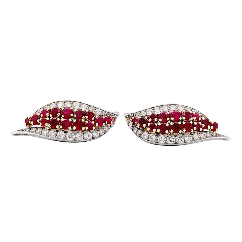 Boucles d'oreilles platine, or jaune, rubis et diamants. 2
