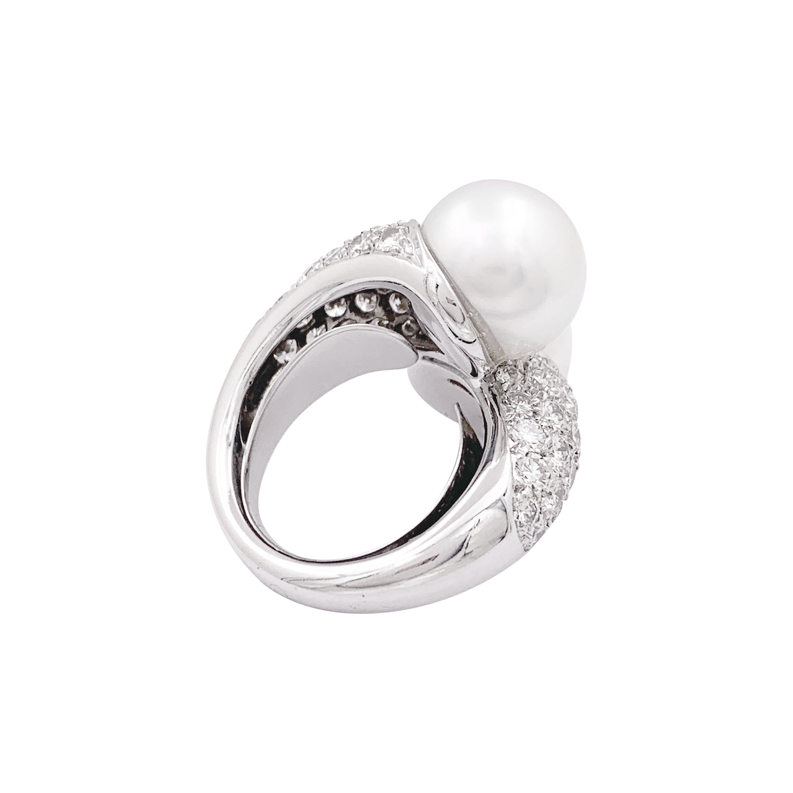 Bague "Toi & Moi" or blanc, diamants, perles. 4