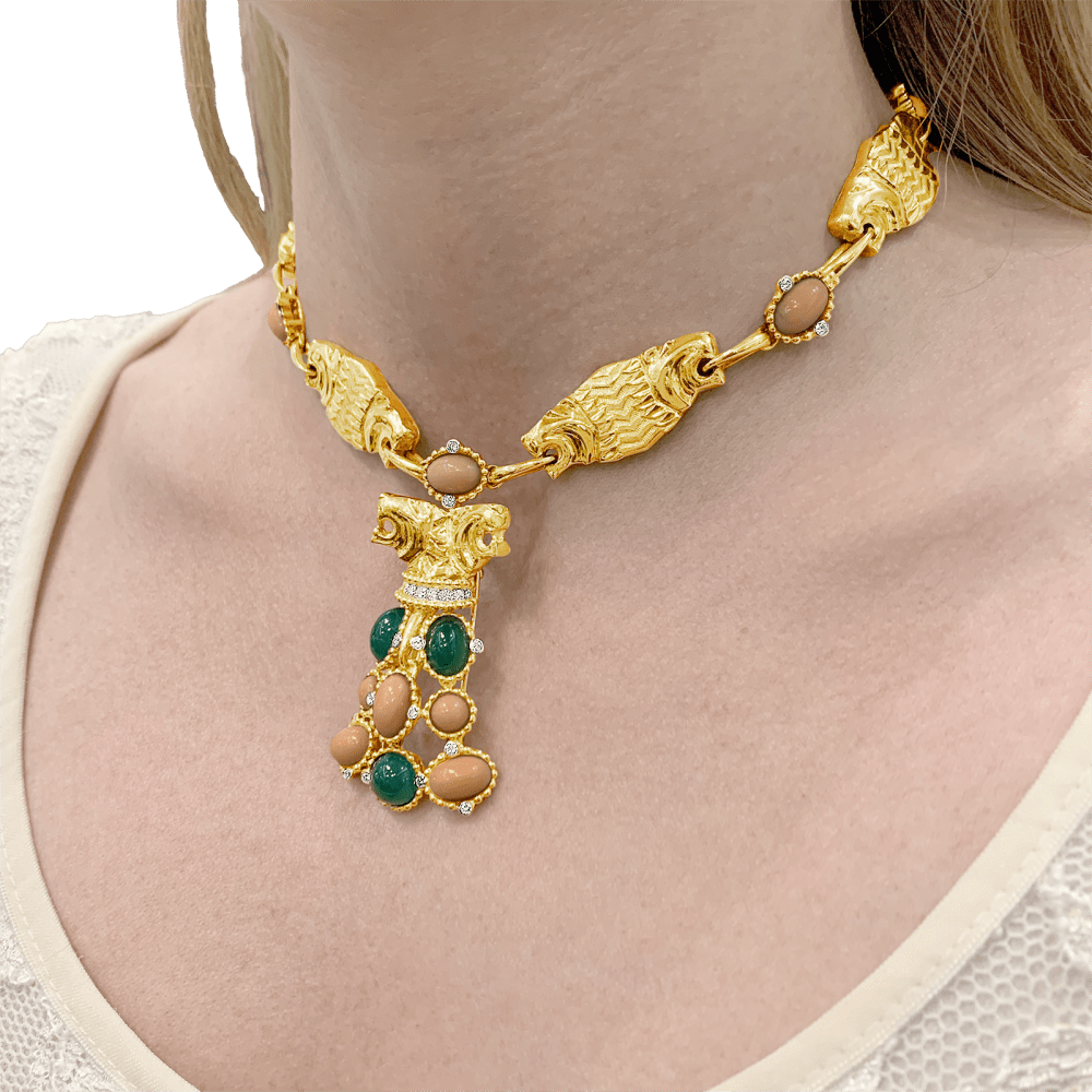 Demi-parure "Lions" transformable, or jaune, diamants, corail, chrysoprase. 10