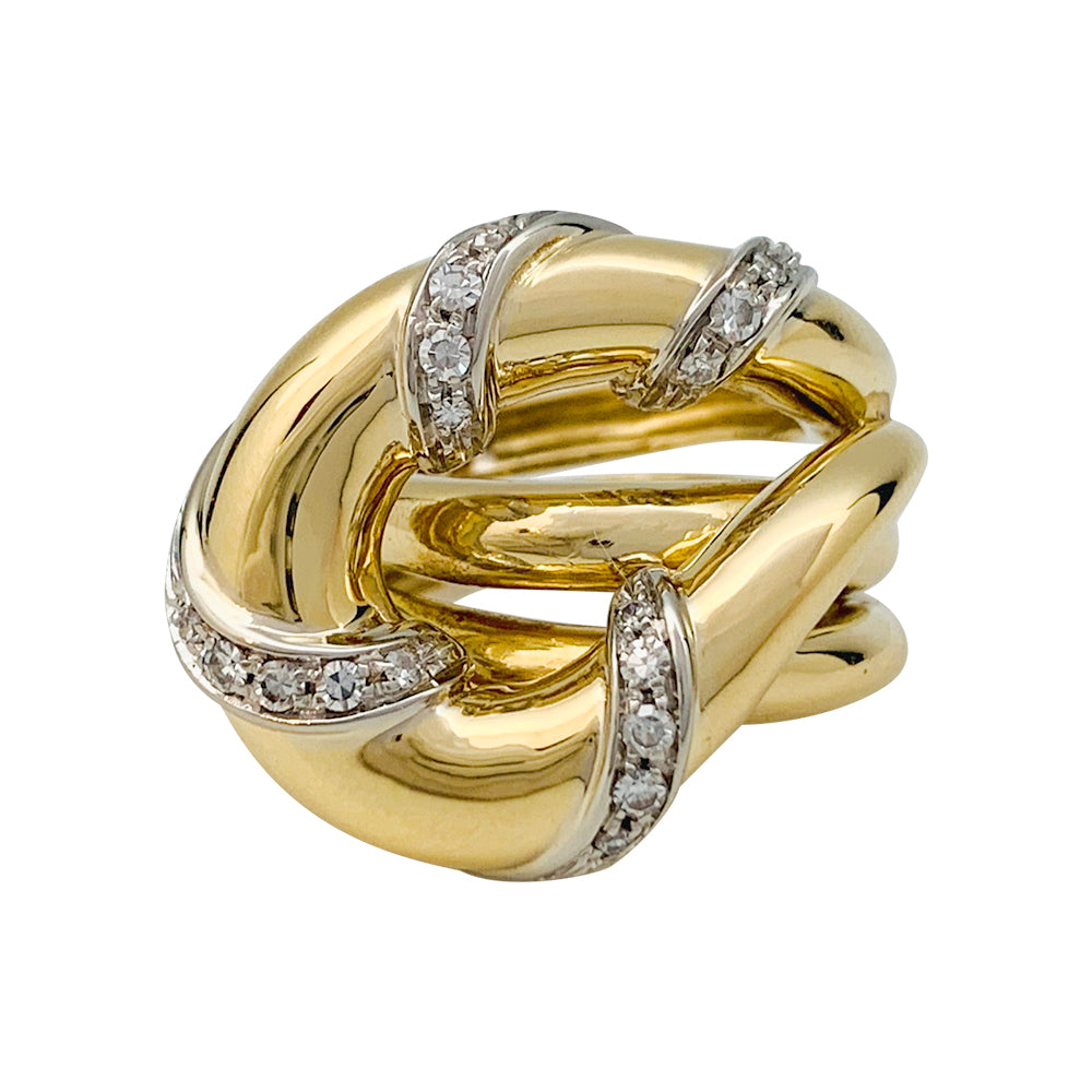 Une bague “Noeud de 8” en or jaune et blanc, rehaussée de diamants taille 8/8. Poids brut: 18,1 grammes. 1