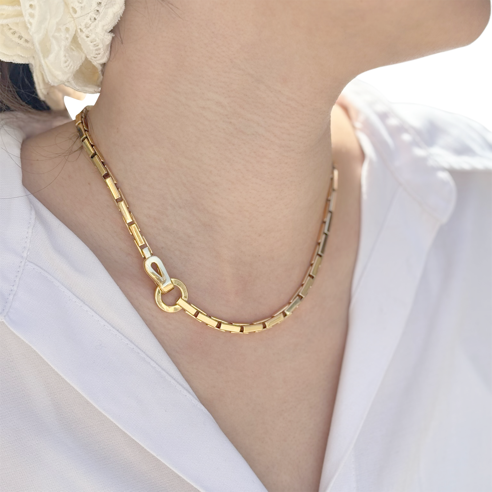Collier Cartier, "Agrafe", or jaune. 5