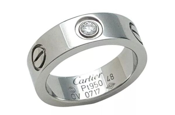 Misez sur une bague de mariage Cartier ancienne pour vous distinguer