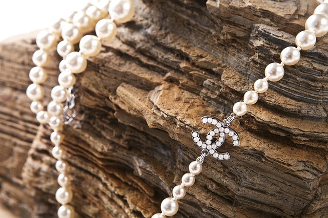 La relation de plus en plus étroite entre bijoux et haute couture