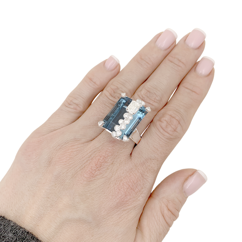 Bague cocktail aigue-marine, diamants, or blanc. 2