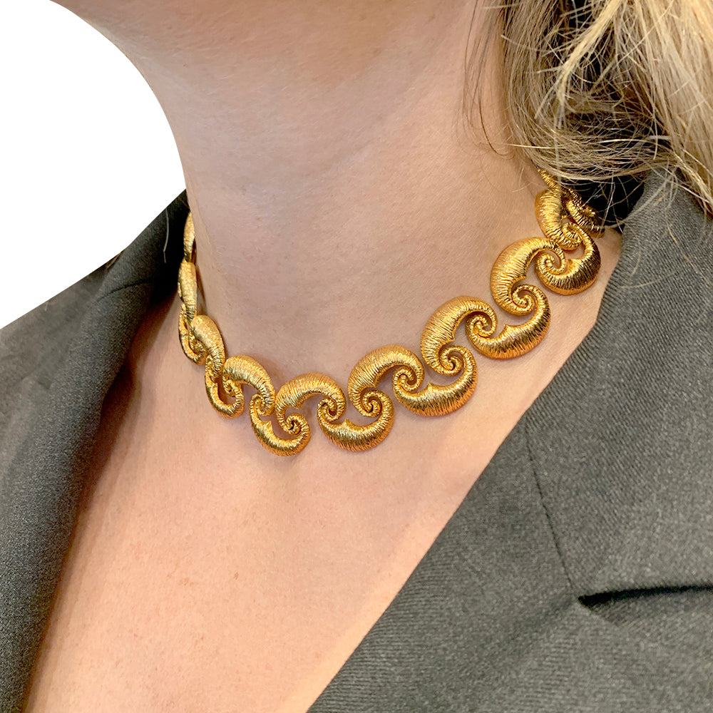 Collier en or jaune vintage. 11