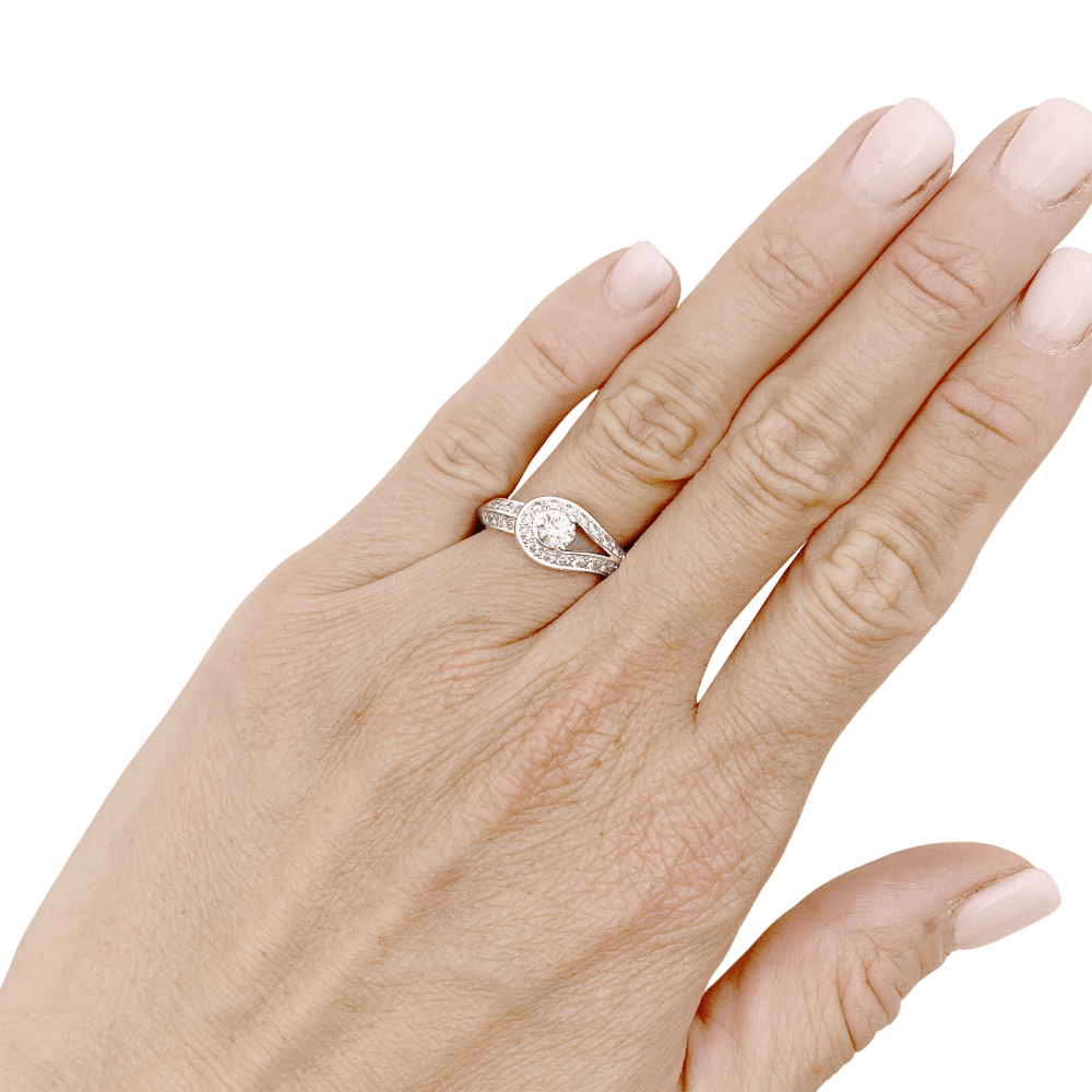Bague Van Cleef & Arpels, "Solitaire Couture", platine, diamants.  5