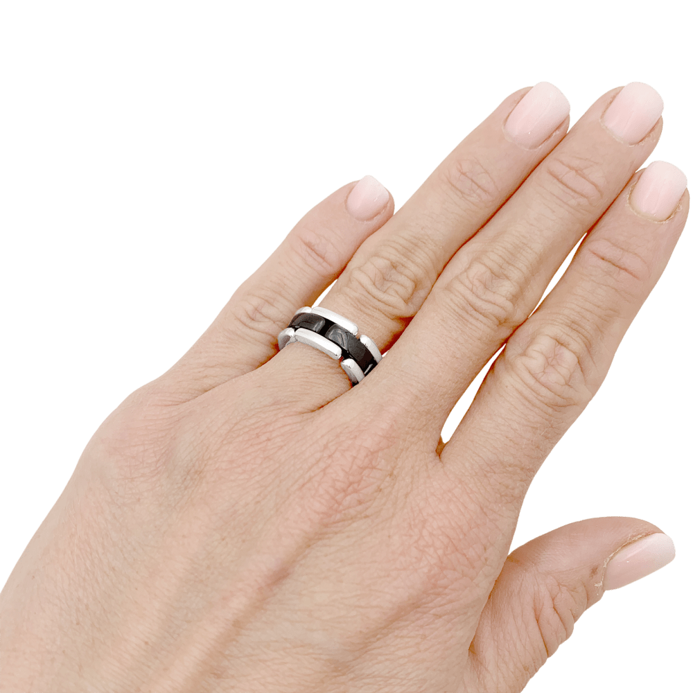Bague Chanel, "Ultra", or blanc et céramique noire.  6