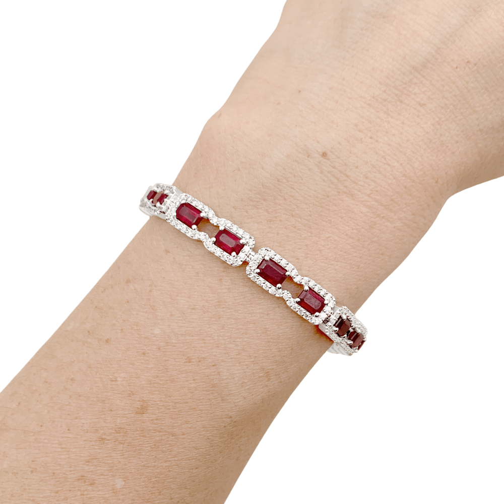 Bracelet or blanc, diamants et rubis.  4