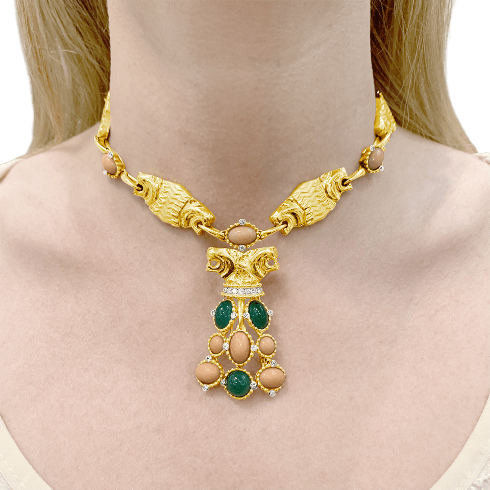 Demi-parure "Lions" transformable, or jaune, diamants, corail, chrysoprase. 8