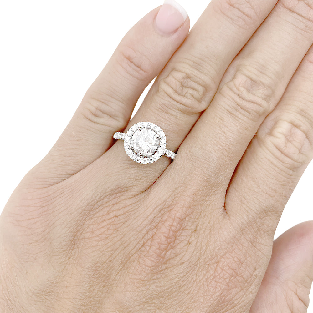 Bague diamant 1,26 ct à entourage, or blanc. 6